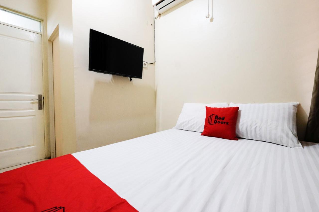 Reddoorz Near Universitas Diponegoro Semarang Hotel Exterior photo